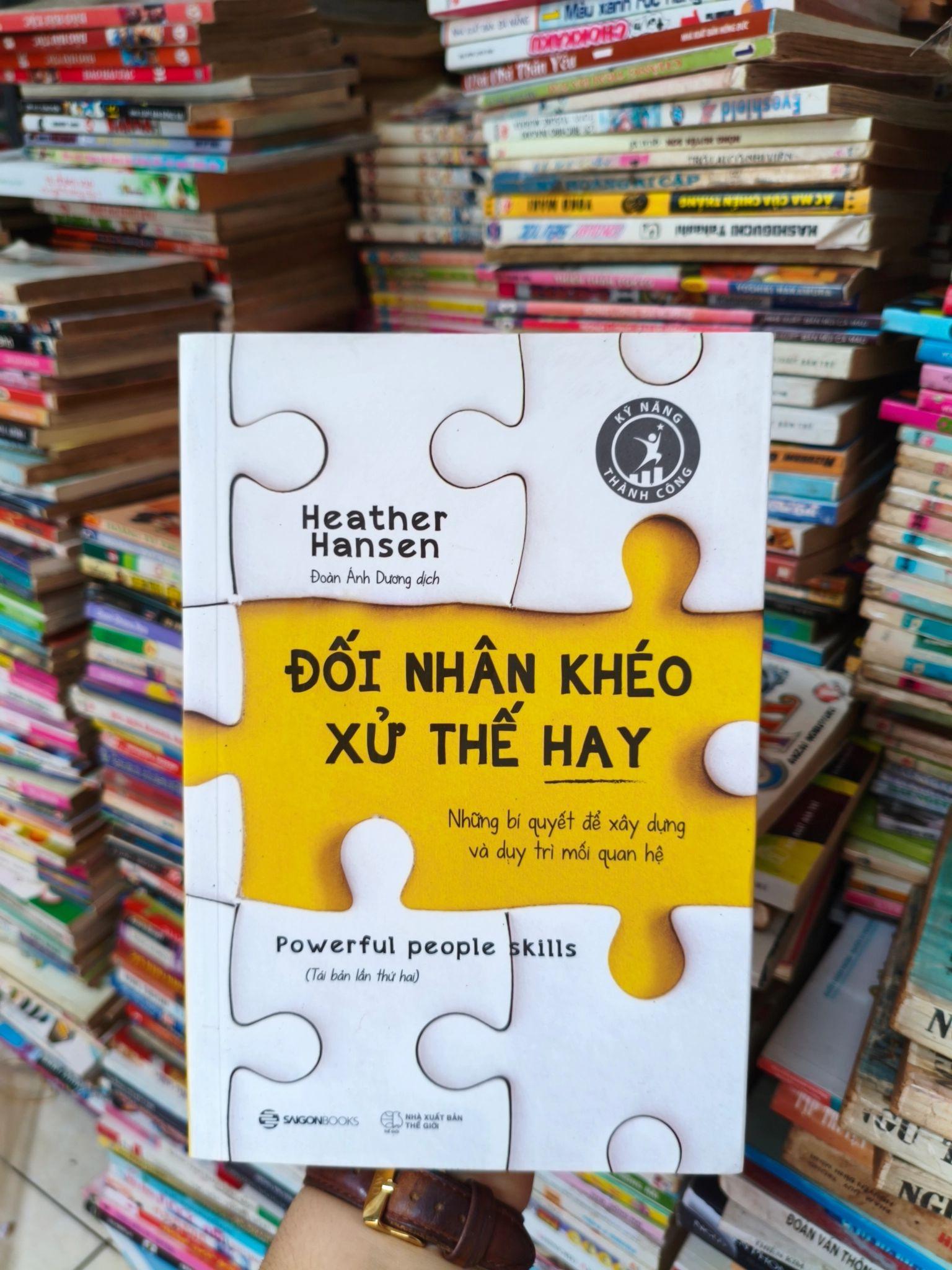 Đối nhân khéo xử thế hay