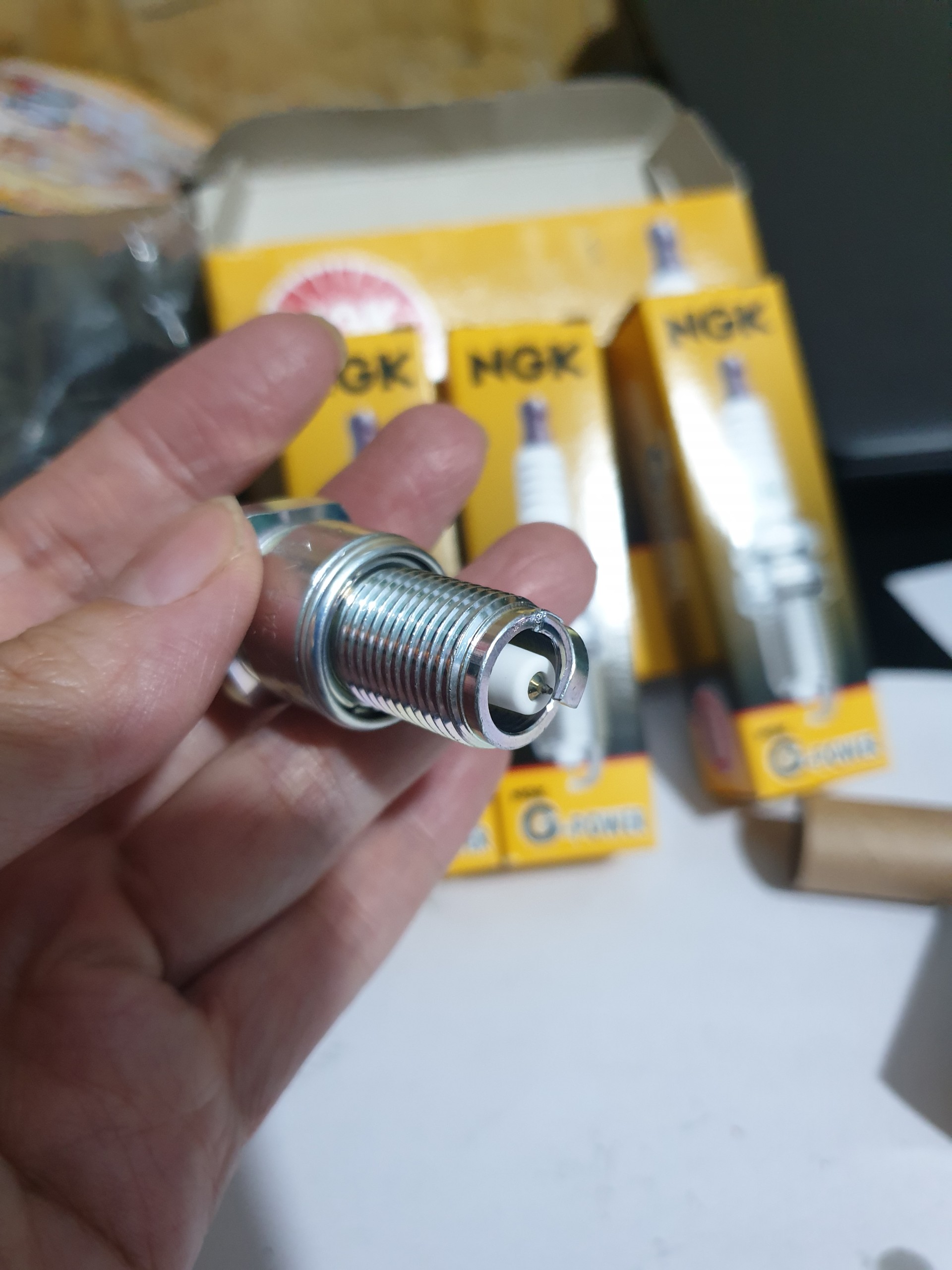 BUGI NGK CHINH HANG DÙNG CHO MÁY NỔ 5.5/6.5/168/160........