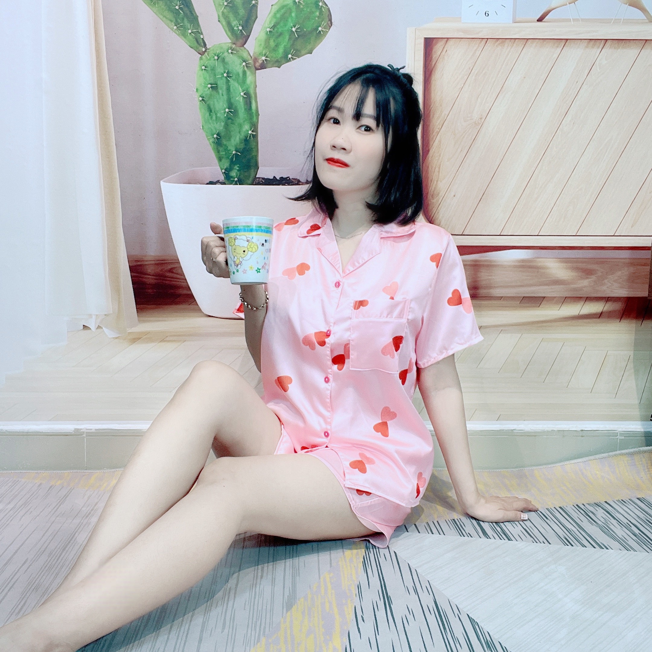 Bộ pijama cộc tay lụa satin hình trái tim dễ thương, bộ đồ ngủ đồ bộ đùi mặc nhà trái tim 4 màu siêu đẹp CCC116 - M