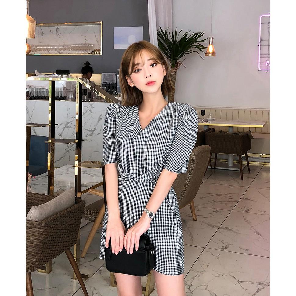 Đầm kiểu công sở tay ngắn sọc đen trắng tà đắp giấu bụng