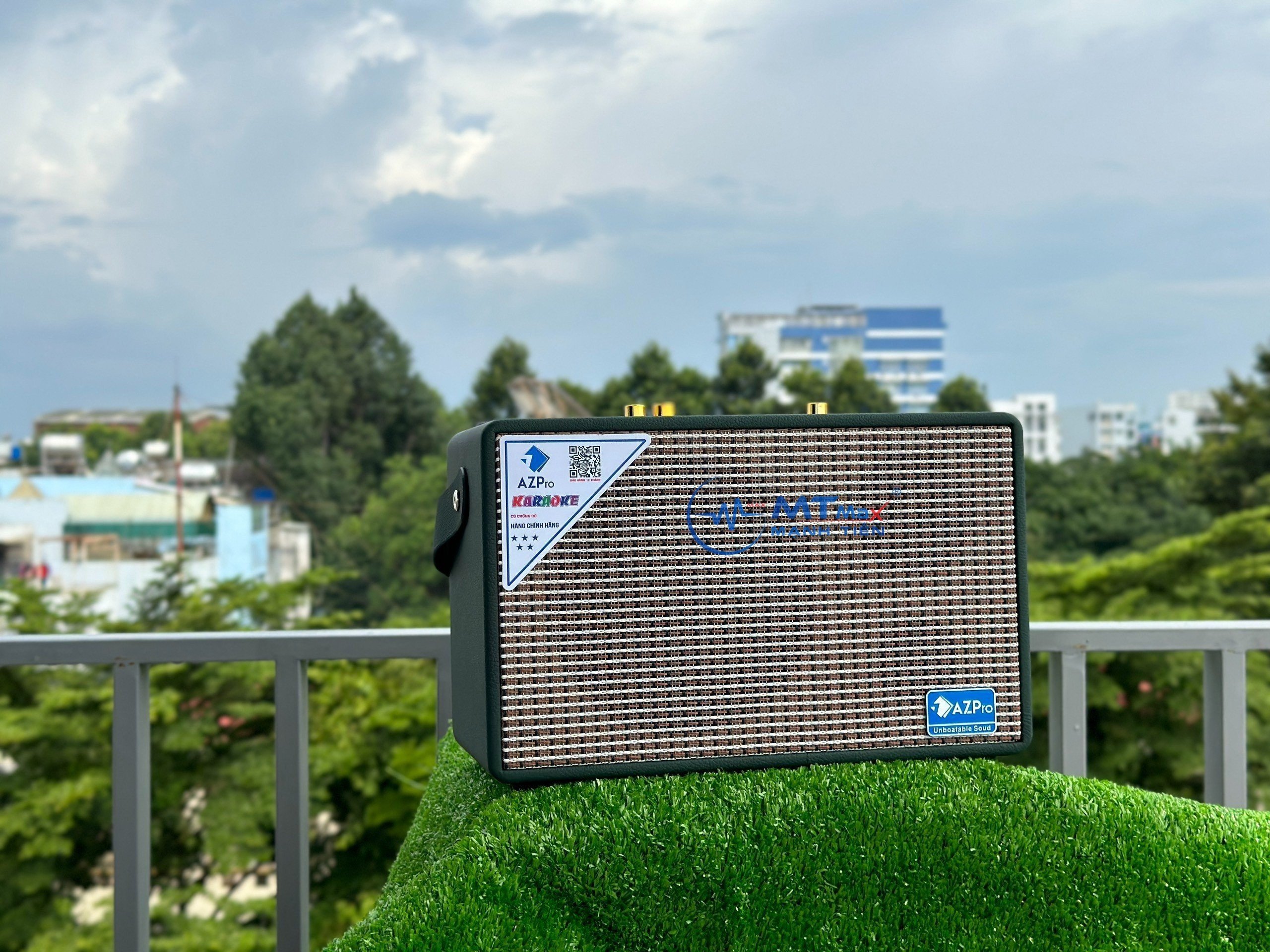 Loa Xách Tay AZPro SG06 - Đỉnh Cao Âm Thanh Cao Cấp Giá Rẻ, Tặng Kèm 2 Micro Không Dây và Chống Lăn. Hàng chính hãng