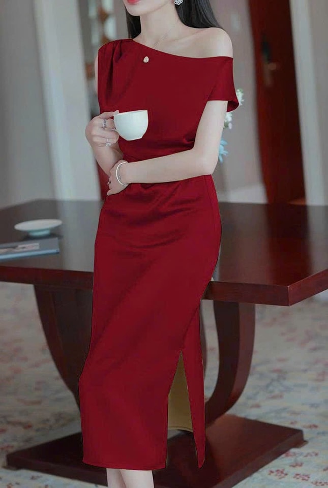 ĐẦM BODY LỤA LỆCH VAI XẺ TÀ CAO CẤP