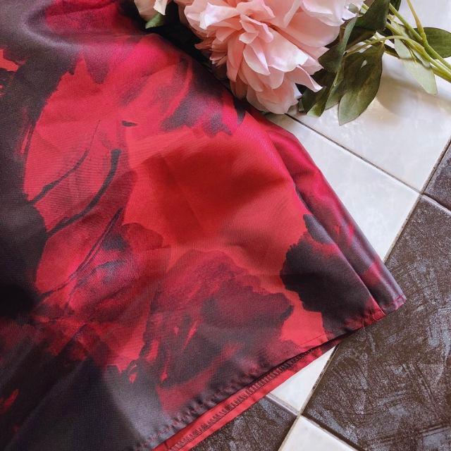 Chân váy xòe phồng Hoa màu đỏ