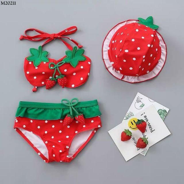 Bikini  đi biển quả dâu cực xinh cho bé