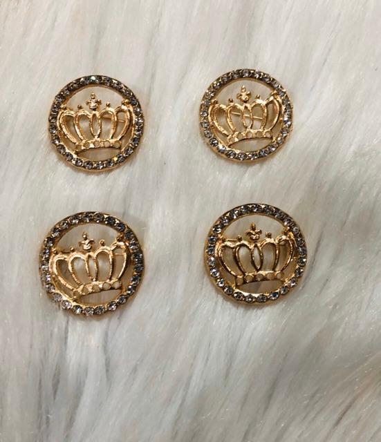 Cài áo bằng kim loại . Kích thước 2,5x2,5cm