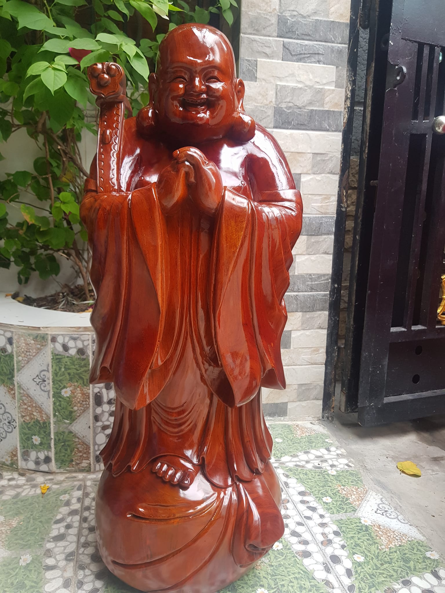 Tượng Gỗ Mỹ Nghệ Phật Di Lặc Đứng Trên Bao Tiền to Chúc Phúc Tay Cầm Như Ý dãy tiền Size Cao 80cm Đk 30cm Sâu 20cm Anh Chị Trưng Bày Phòng Khách ở Nhà , Công Ty, cửa hàng quà biếu tặng ạ