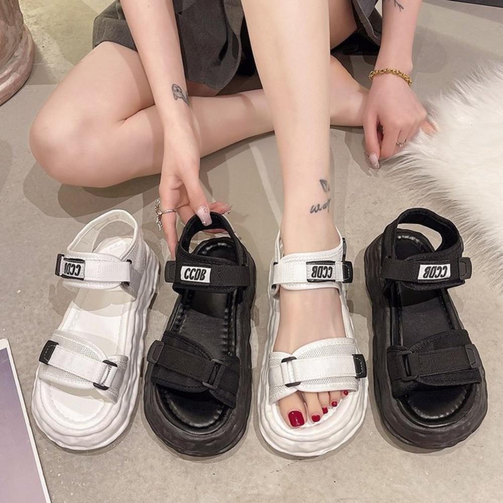 Giày Sandal Nữ MWC 2944 - Giày Sandal Đế Bánh Mì Cao 4cm Siêu Hack Dáng Với 2 Quai Ngang Cá Tính Thời Trang