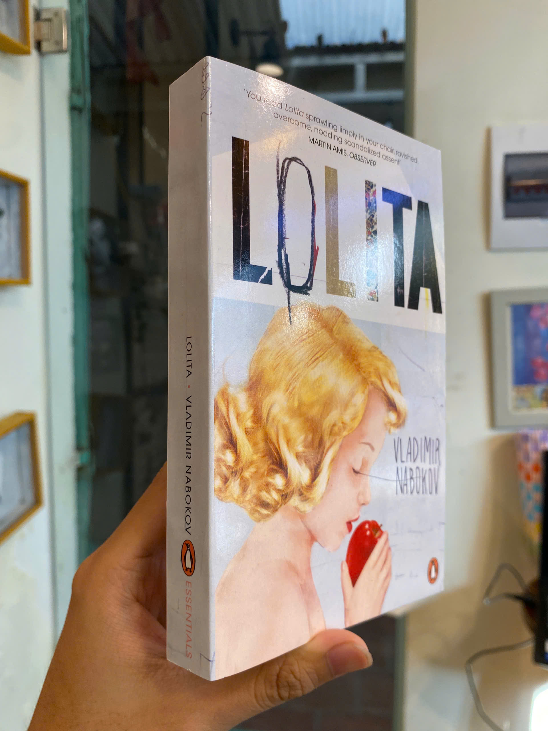 Sách - Lolita by Vladimir Nabokov | Classics Fiction / Russia Literature / Ngoại văn Nhập khẩu