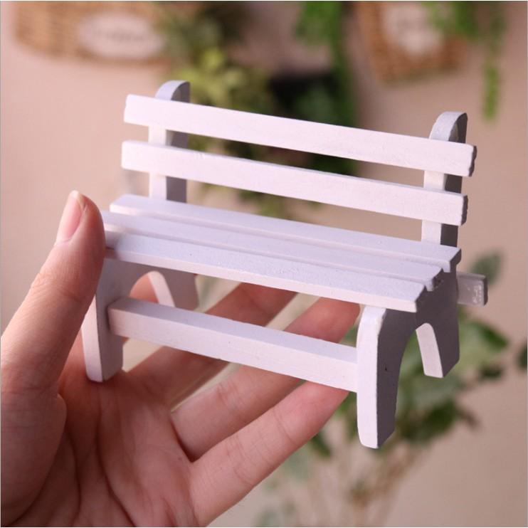 Mô hình ghế băng sơn trắng cho các bạn trang trí nhà búp bê, dựng tiểu cảnh, terrarium, DIY