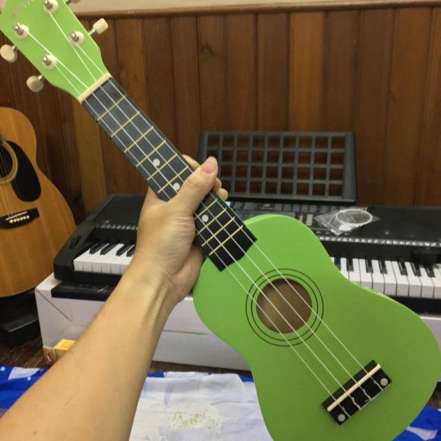 ĐÀN UKULELE SOPRANO ANDREW XANH LÁ ( TẶNG KÈM PHỤ KIỆN )