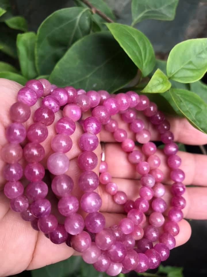 VÒNG TAY ĐÁ RUBBY HỒNG TƯƠI Size 6MM XINH ĐẸP HỢP NỮ MỆNH HOẢ THỔ 100% ĐÁ TỰ NHIÊN NỮ ĐEO SANG LẮM Ạ