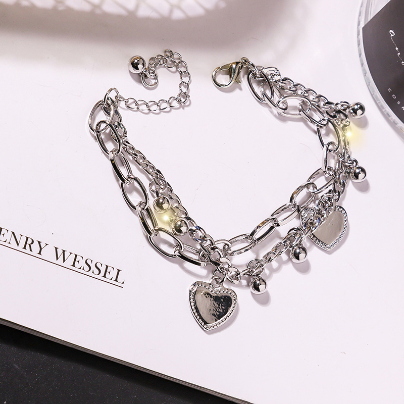 Vòng tay trái tim nam và nữ đeo