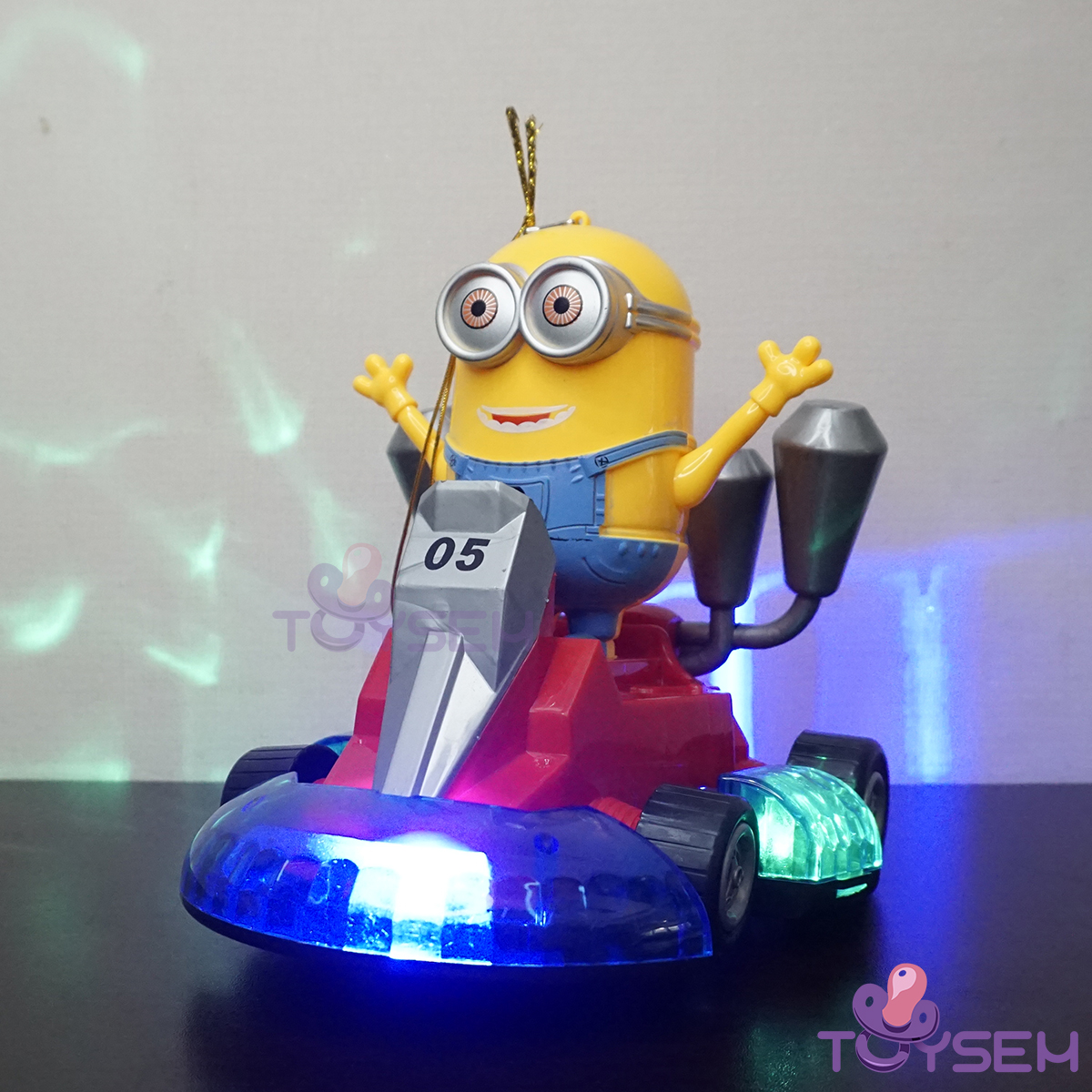 Đồ chơi lồng đèn trung thu xe đua và minions Toysem có đèn và nhạc xoay 360 độ - Quà tặng sinh nhật trung thu cho bé