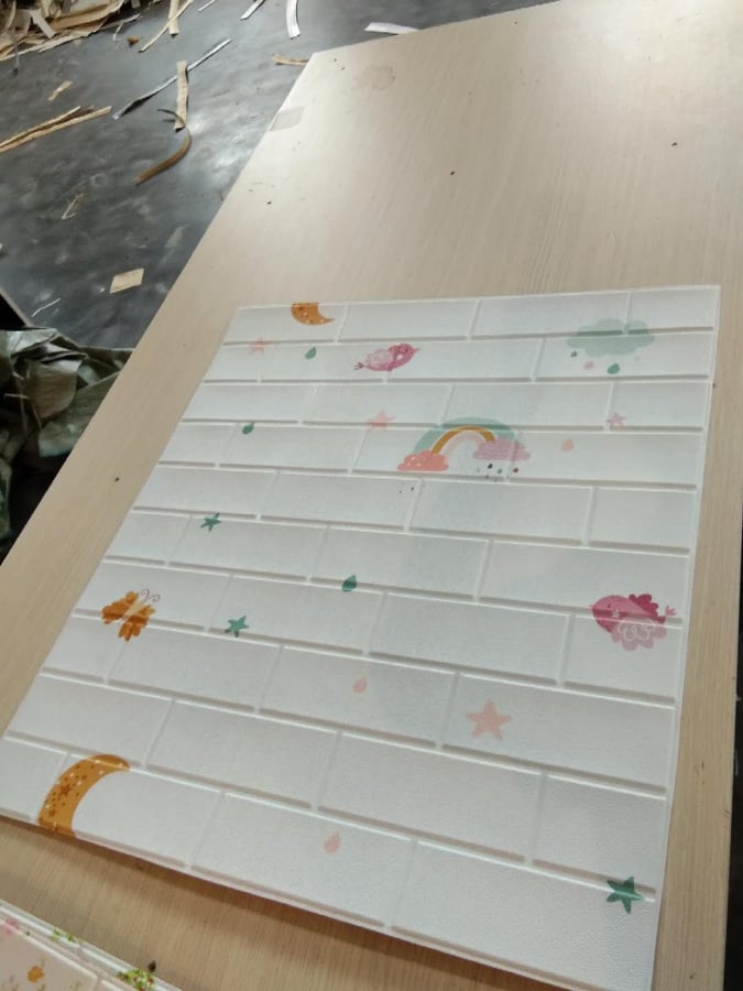 Bộ 10 Tấm Xốp Dán Tường Hoạt Hình Cầu Vòng Siêu Dễ Thương Sẵn Keo 70x77