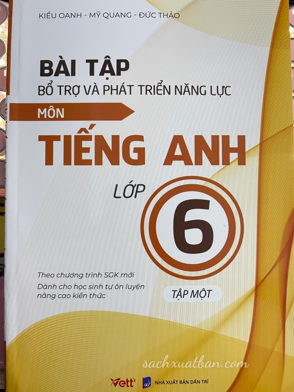 Sách Bài Tập Bổ Trợ Và Phát Triển Năng Lực Môn Tiếng Anh Lớp 6 - Tập 1