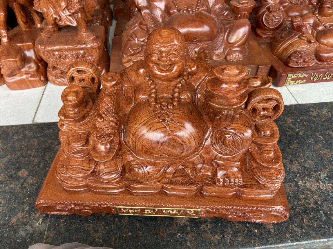 Tượng di lặc ngồi vạn sự như ý Gỗ hương đá 50 x 29 x 24 CM