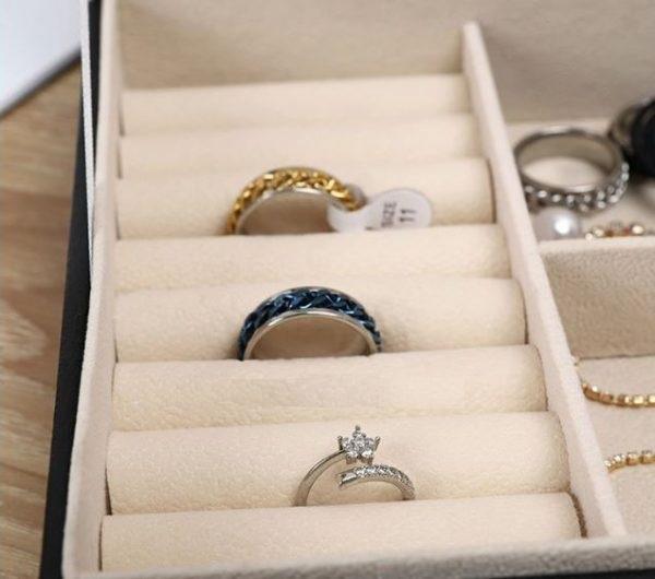 Hộp Đựng Trang Sức Phụ Kiện Bọc Da Hai Tầng Có Khóa – Màu sắc giao ngẫu nhiên