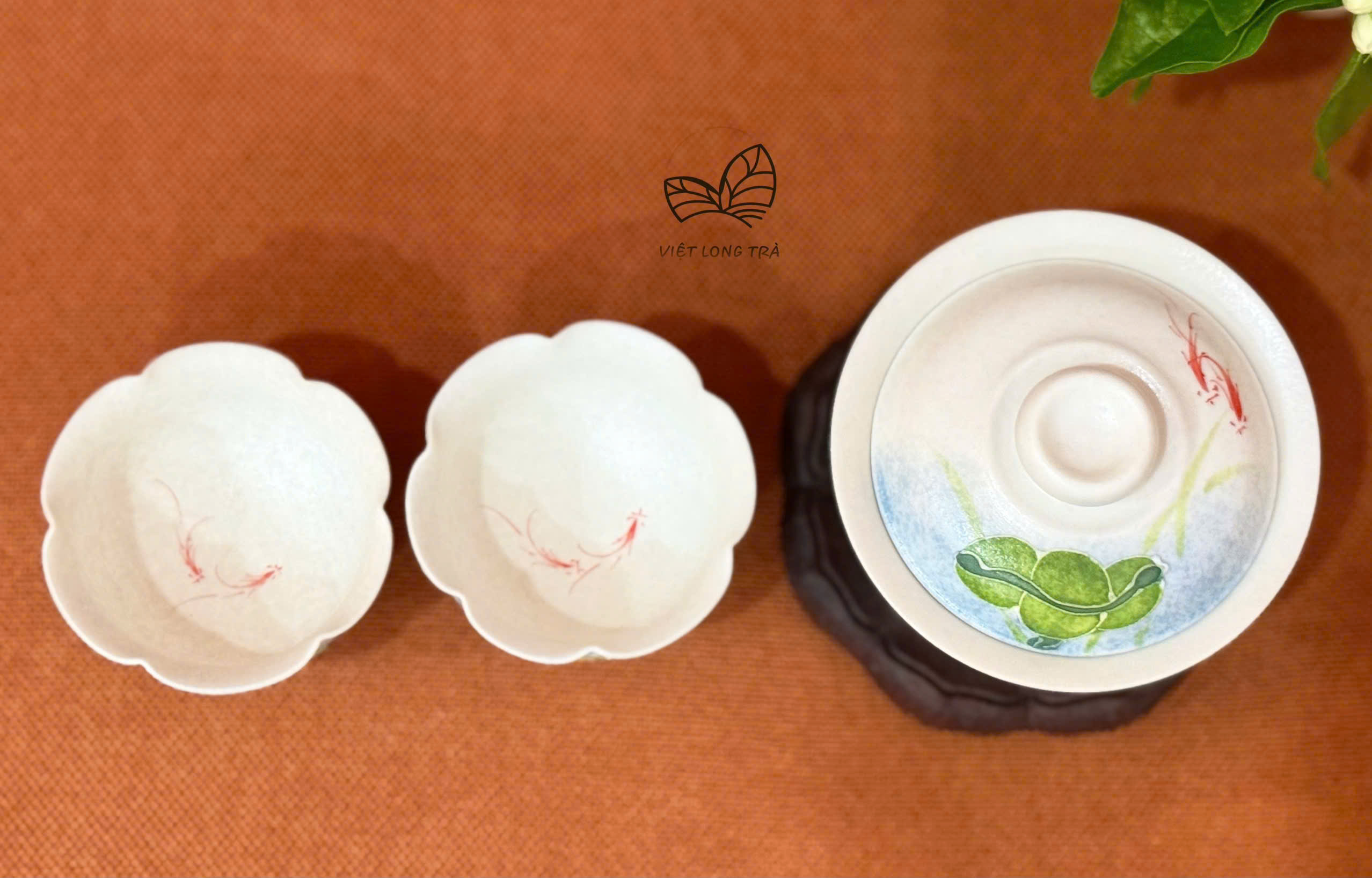 CHÉN KHẢI PHA TRÀ HỌA TIẾT HOA SEN XANH TRONG ĐẦM VẼ TAY - 105ML - GAIWAN