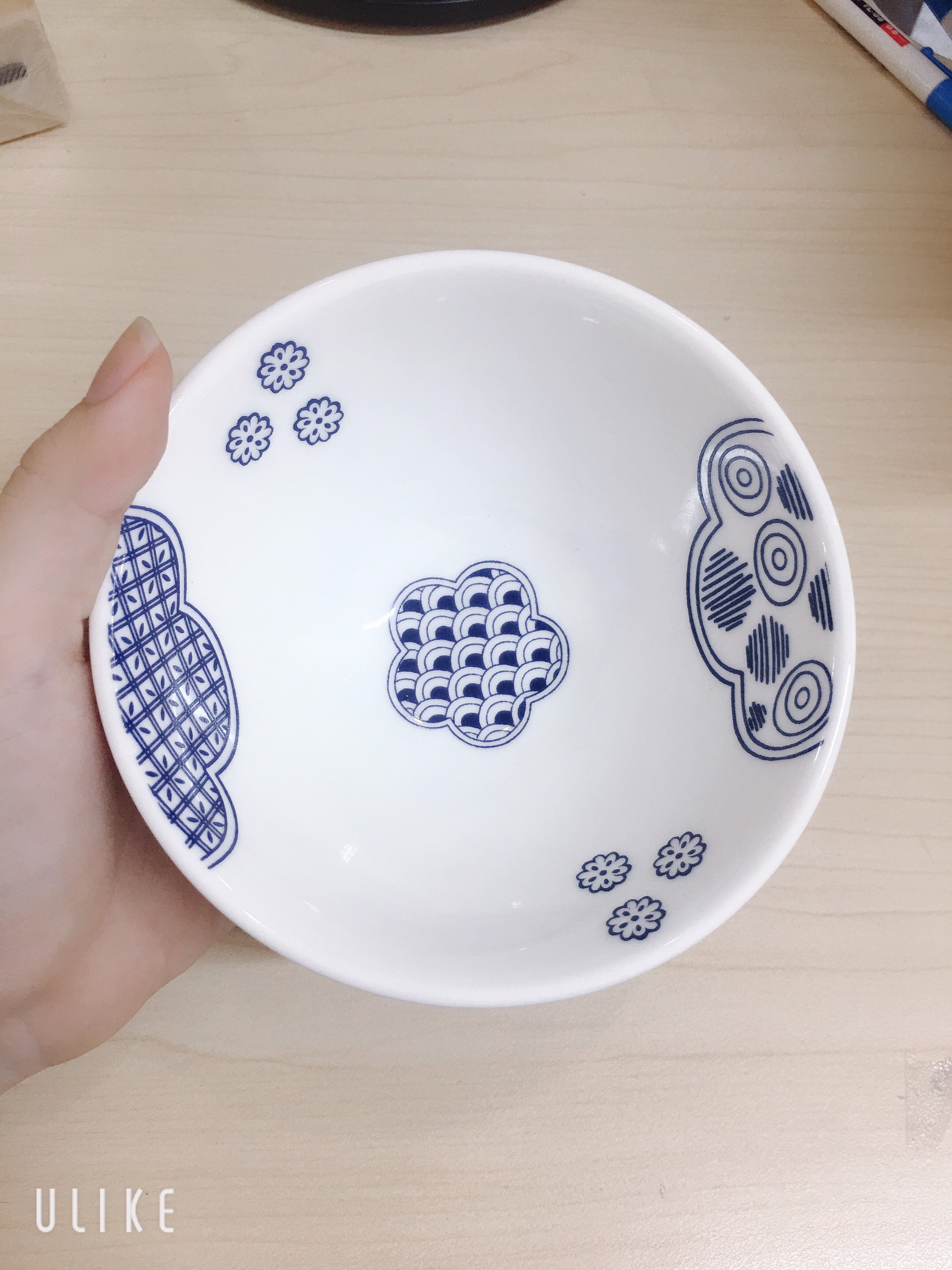 Chén gốm trắng họa tiết mây 12*6 - White ceramic bowl with cloud pattern