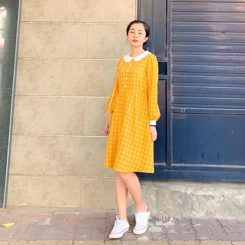 Đầm cổ sen màu