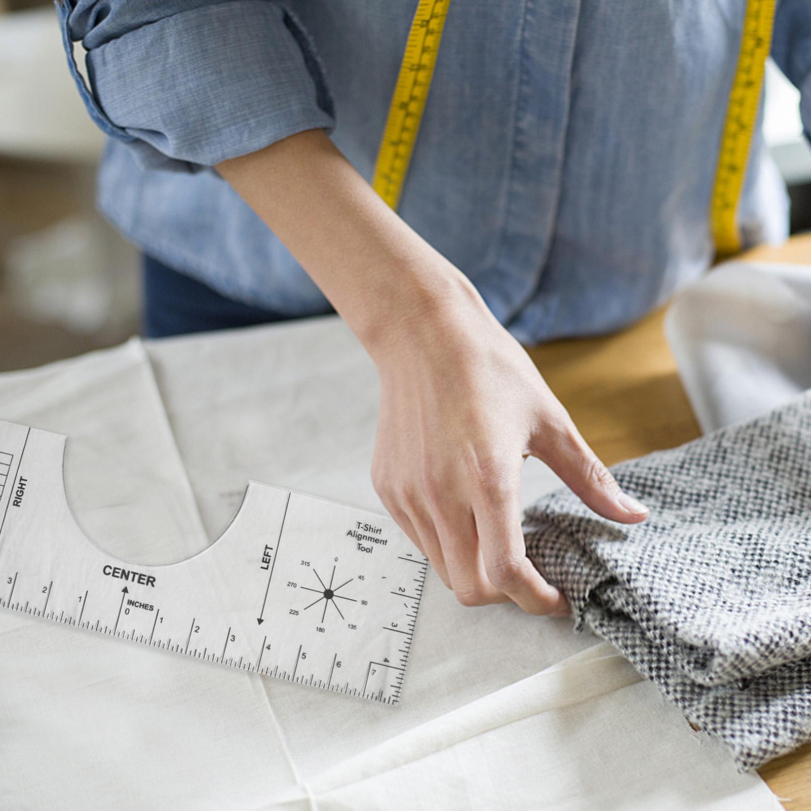 Thước căn chỉnh 16 x 5 inches dùng để đo áo thun cổ tròn, có vạch hướng ngực trái và phải cho nhiều kích cỡ khác nhau