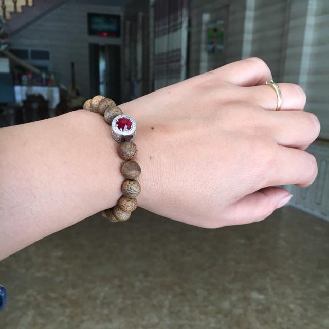 Vòng trầm hương thiên nhiên mix 1 charm chủ đỏ