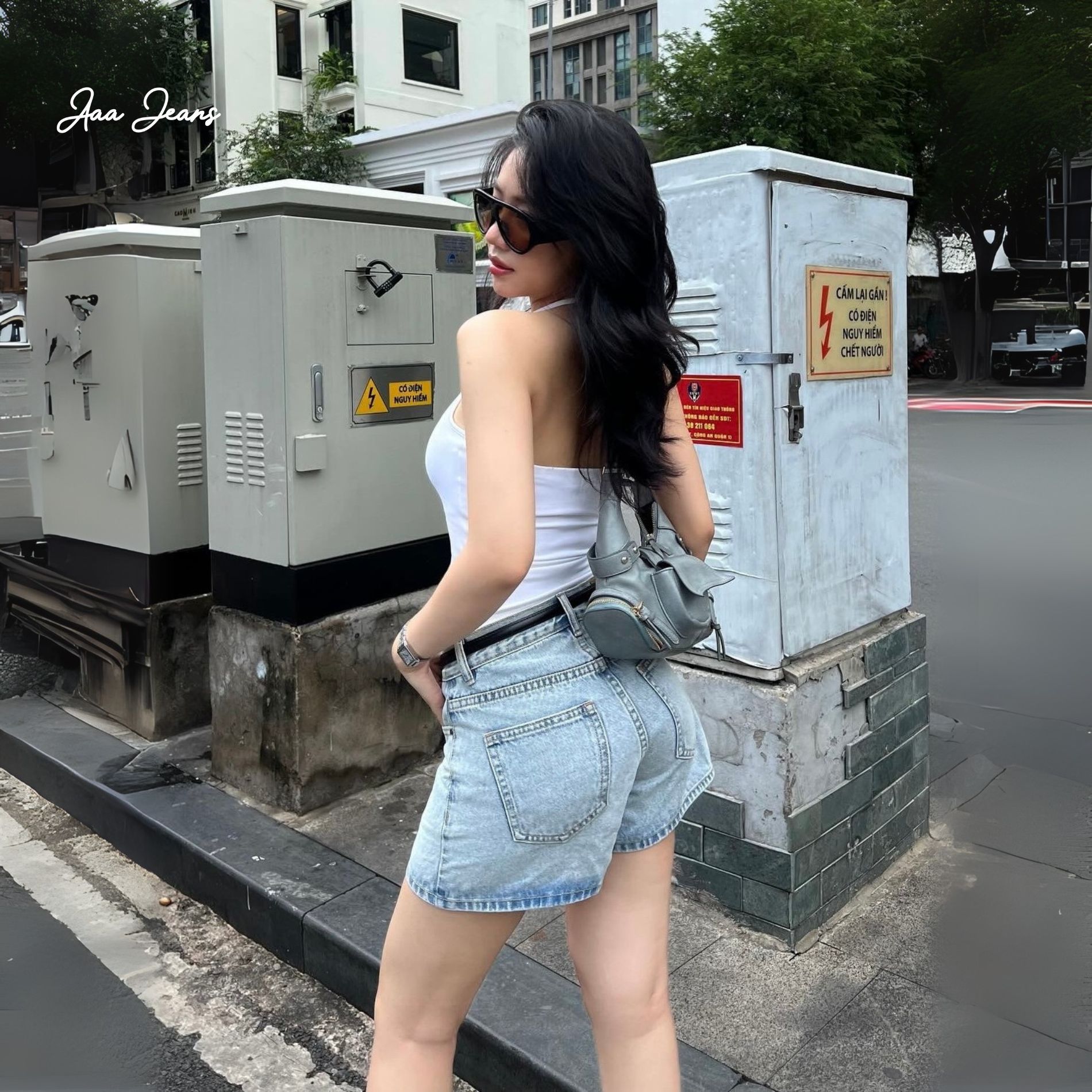 Quần Short Denim Nữ Lưng Vừa Classic Cut Màu Morning Blue Aaa Jeans