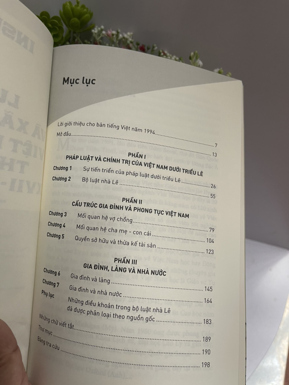 LUẬT VÀ XÃ HỘI VIỆT NAM THẾ KỶ XVII – XVIII– Insun Yu – Nguyễn Quang Ngọc dịch – Times Book