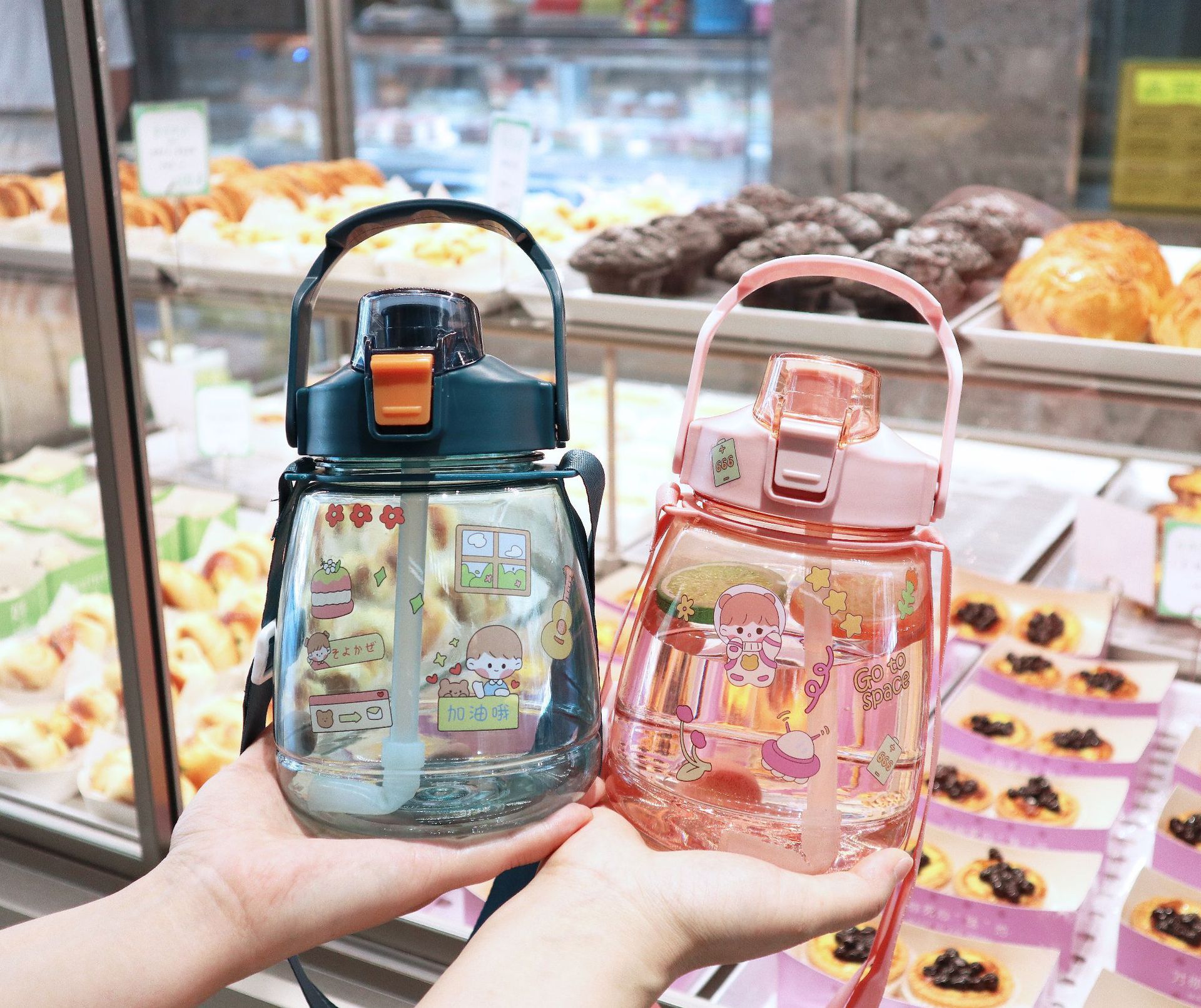 Bình đựng Nước Thể Thao, Bình Nước Cute Kích Thước Lớn Dung Tích 1300ml Có ống Hút