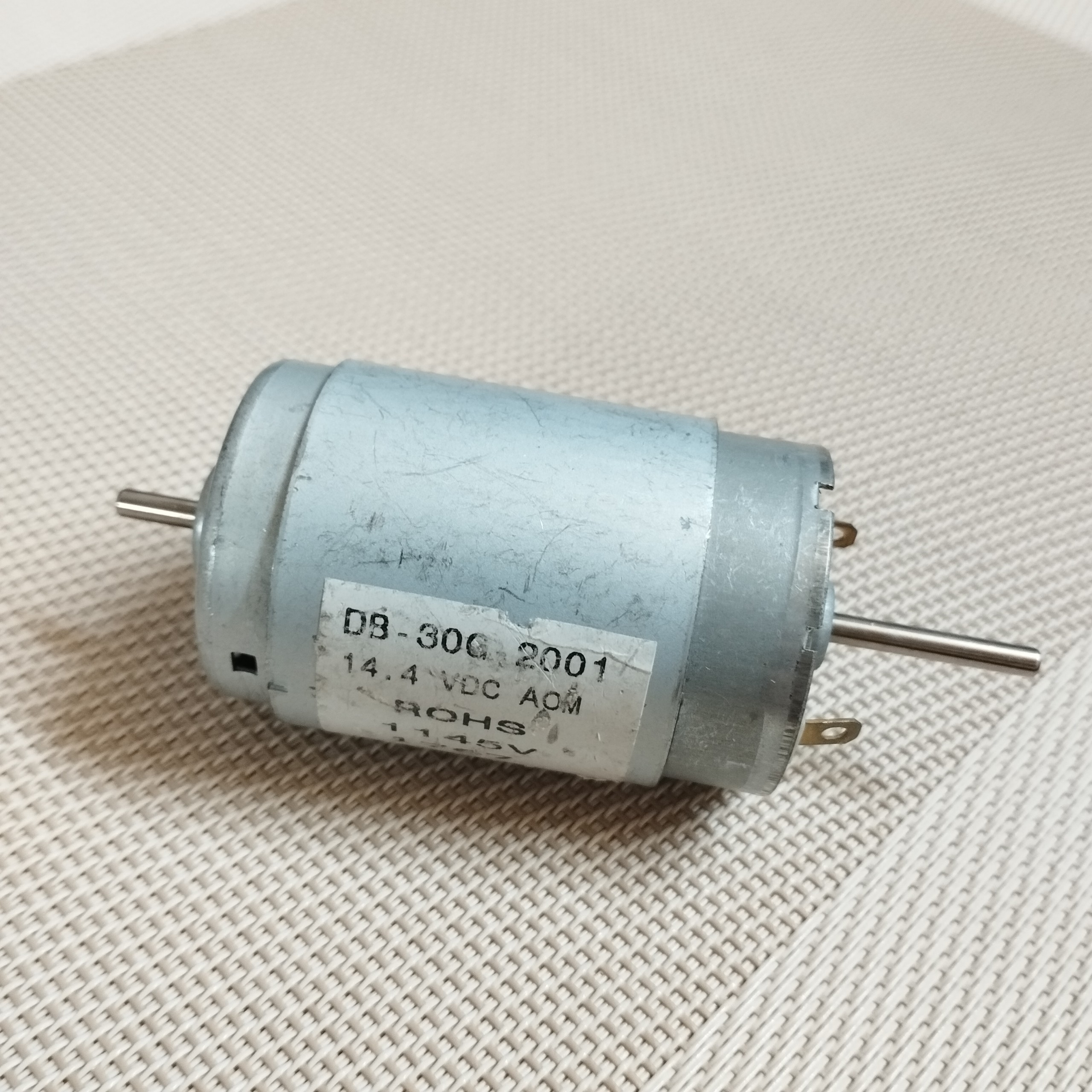 Động cơ 550 2 đầu trục đường kính 3.17mm điện áp 12V đến 14.4v momen xoắn tốc độ cao