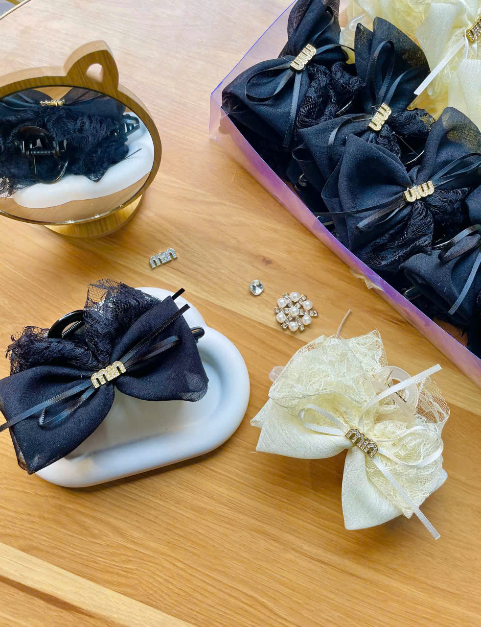 Kẹp Tóc Nơ Ren Cao Cấp Phong Cách Tiểu Thư Hàn Quốc, Kẹp Càng Cua Nơ Lớn Sang Trọng Dự Tiệc – 2 Màu Đen &amp; Kem - HÀNG CHÍNH HÃNG MINIIN