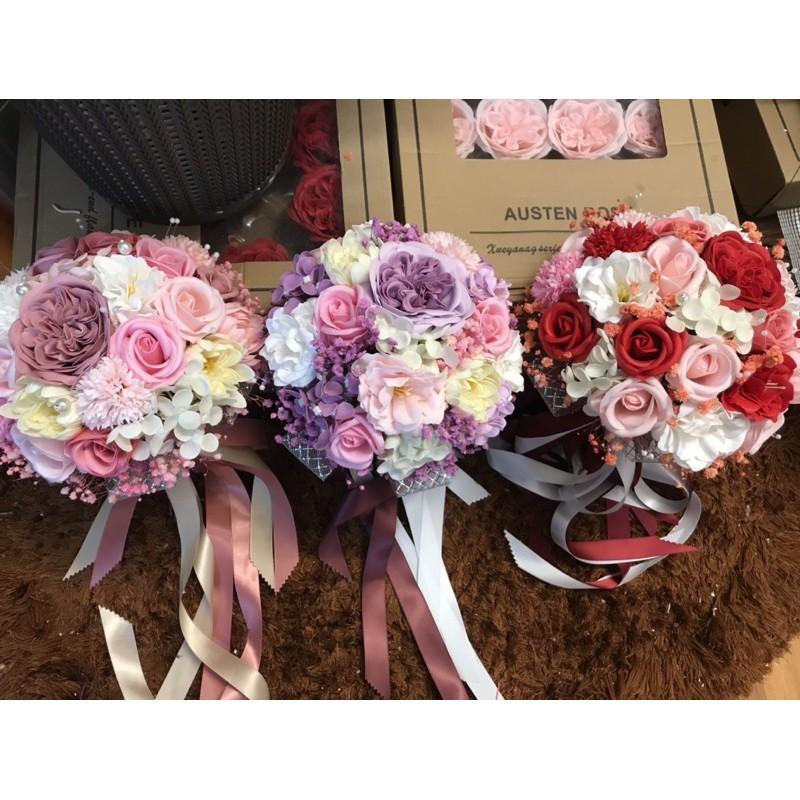 Hoa cưới cầm tay mix các loại hoa sáp cao cấp. Tặng kèm hoa cài áo Chú Rể