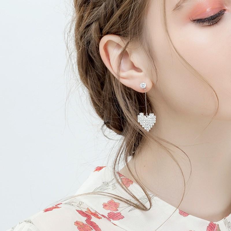 Khuyên tai nữ trái tim đính hạt lấp lánh