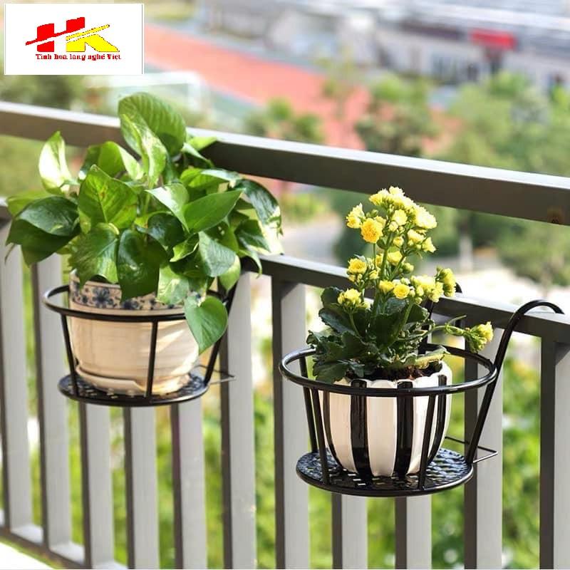 Kệ để chậu hoa có móc treo ngoài ban công tiện lợi, Giỏ sắt treo chậu cây, giá đỡ chậu cây