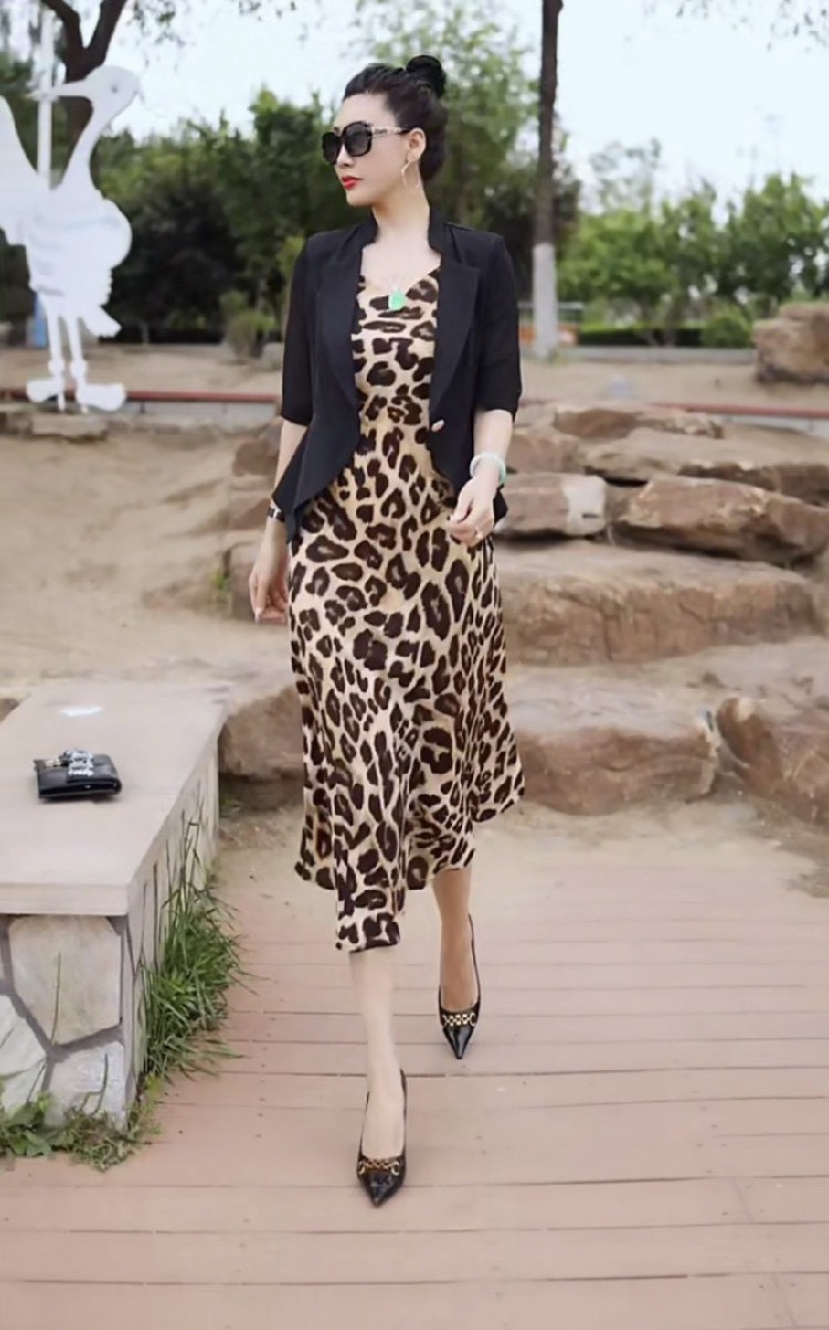 ĐẦM LỤA KÈM ÁO KHOÁC