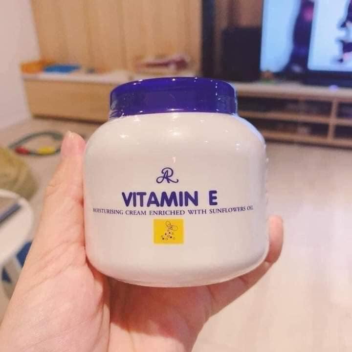 Kem Vitamin E Thailand Rất Thơm, Dưỡng Da,Và Ngăn Ngừa Nứt Nẻ Tay Chân Thô Ráp