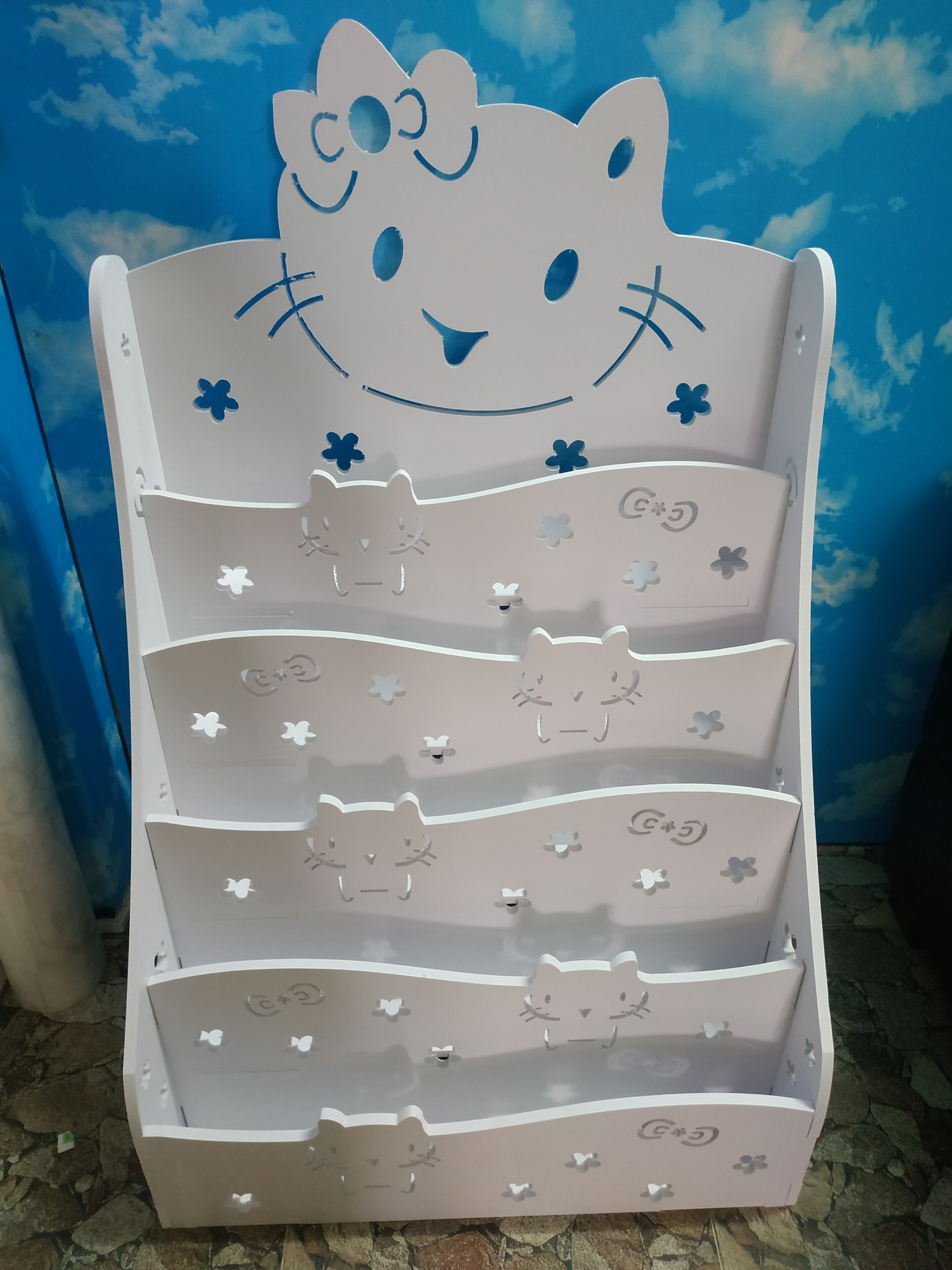 Kệ sách Kitty