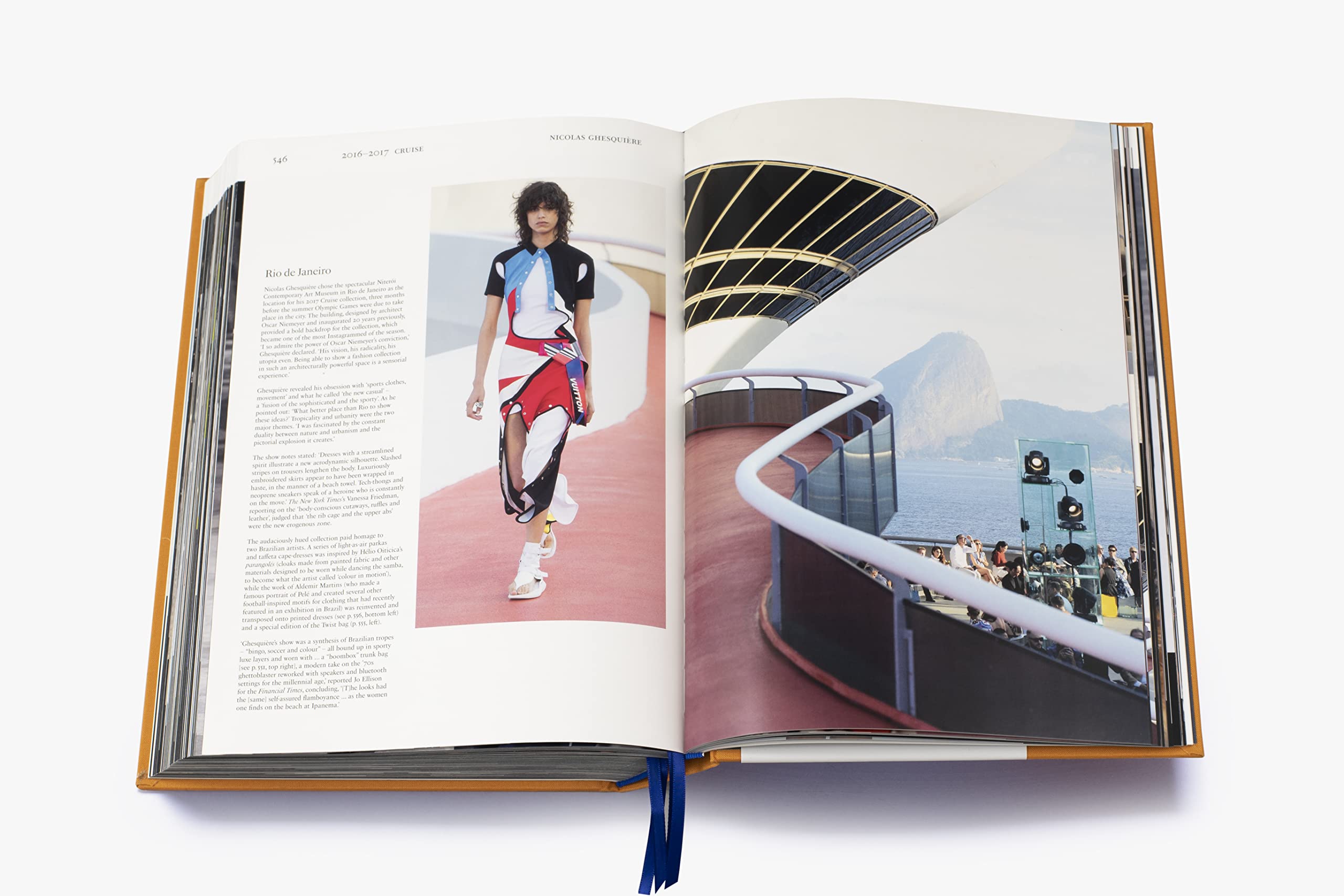 Artbook - Sách Tiếng Anh - Louis Vuitton Catwalk