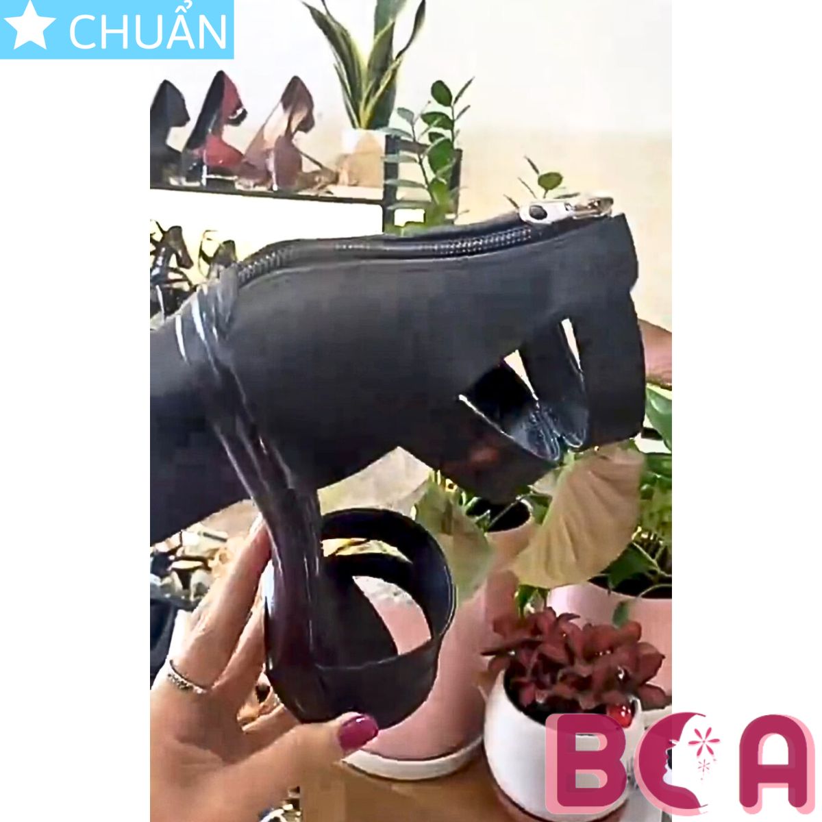 Giày sandal nữ 5p RO557 màu đen ROSATA tại BCASHOP thiết kế độc đáo với dây kéo phía sau kiểu giả bốt, đế sần thời trang