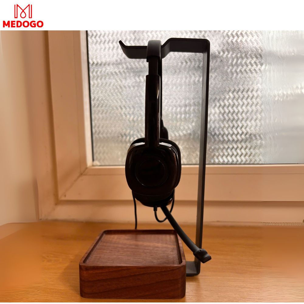 Giá Treo Tai Nghe Đế Vuông Decor Bàn Làm Việc – Gỗ Óc Chó &amp; Thép Sơn Bền Đẹp