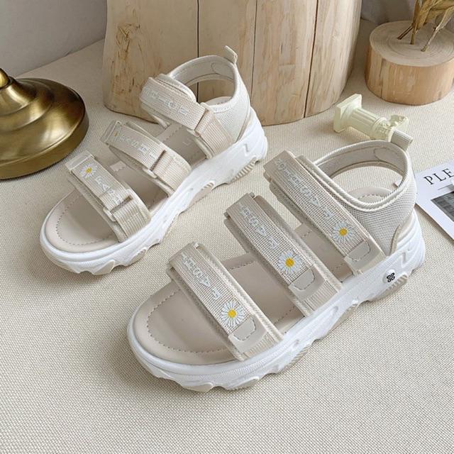 (3 MÀU) Sandal nữ Ulzang thời trang 3 quai ngang hoa cúc gắn mác siêu đẹp nữ tính