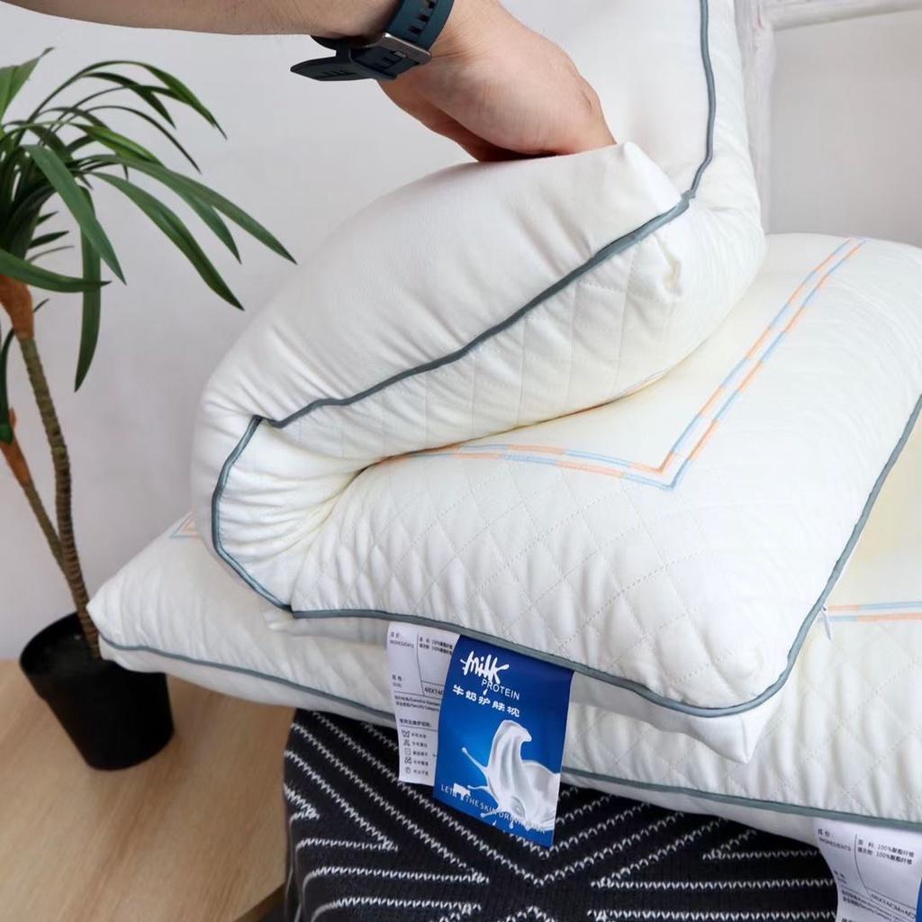 GỐI MATXA BAMBOO với hình thêu chú bò sữa cute đáng yêu