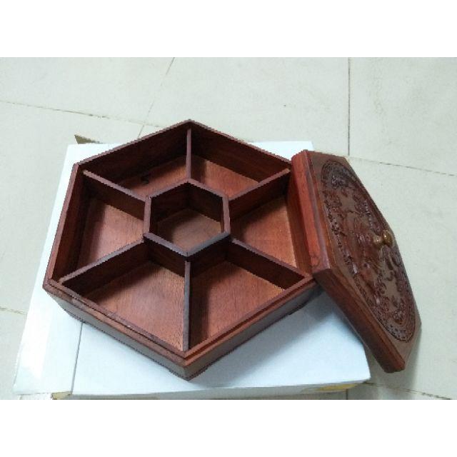 Khay bánh lục giác gỗ hương trạm khắc cá chép