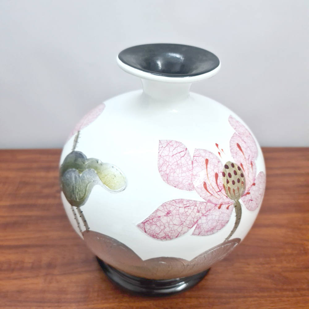 Bình Hút Lộc Gốm Sứ Sơn Mài Trắng Khảm Hoa Sen - 23cm - Maxi