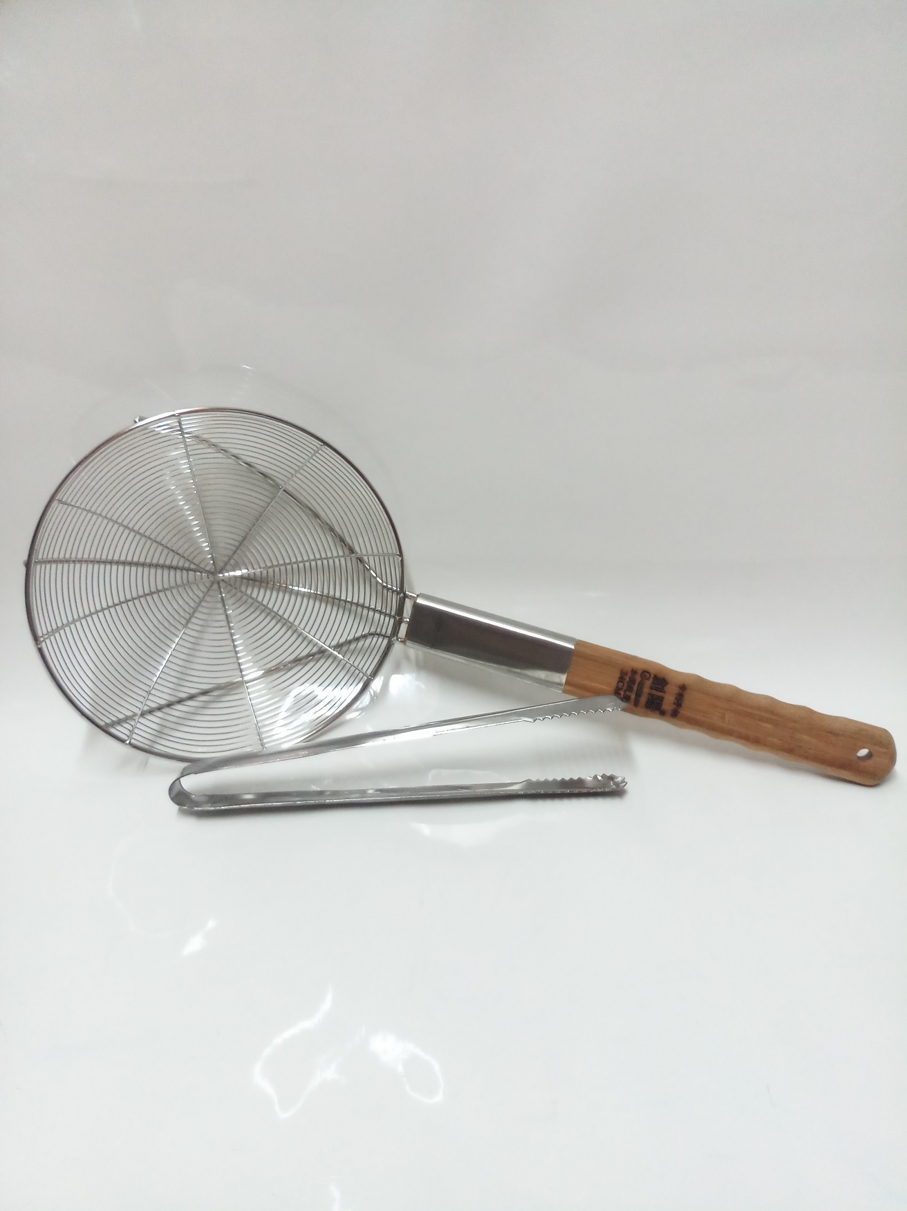 VỢT VÒNG INOX CÁN GỖ VỚT XƯƠNG,RAU CỦ VỚT ĐỒ CHIÊN,TẶNG KÈM MỘT GẮP INOX CAO CẤP.