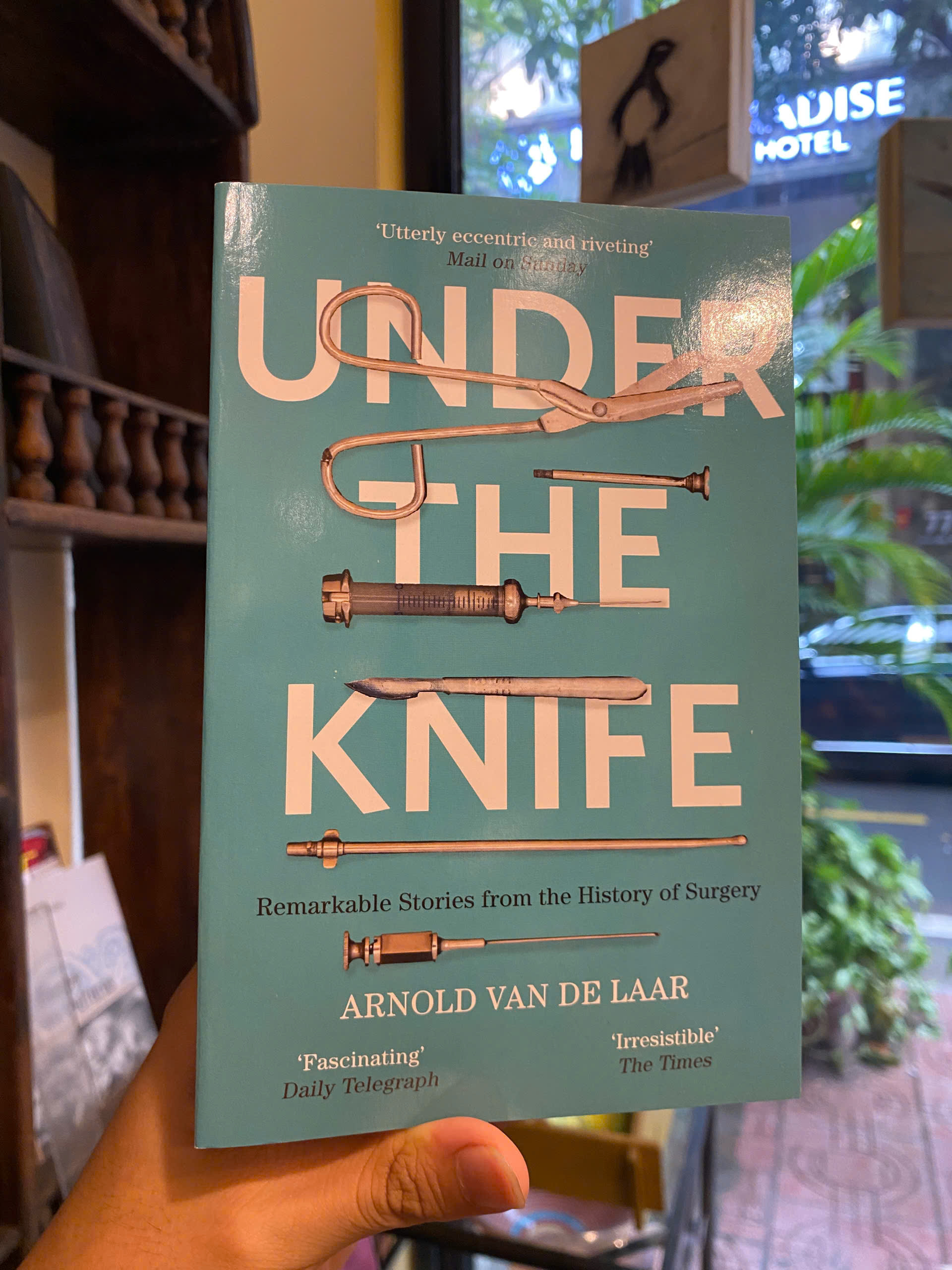 Sách - Under The Knife: A History of Surgery in 28 Remarkable Operations by Arnold van de Laar