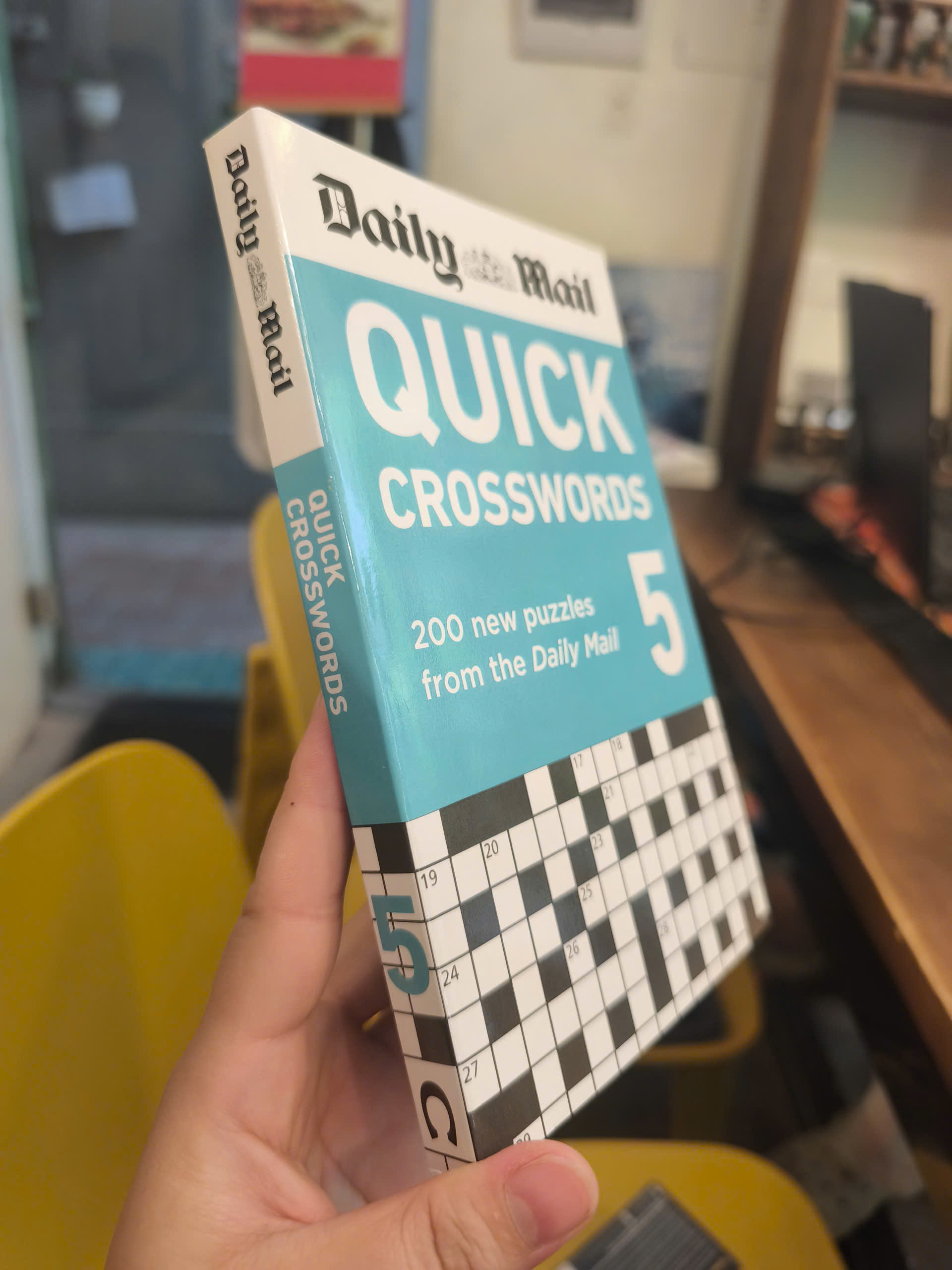 Sách - Quick Crosswords 5 | Games / Ngoại văn Nhập khẩu UK / Trò chơi ô chữ giải trí