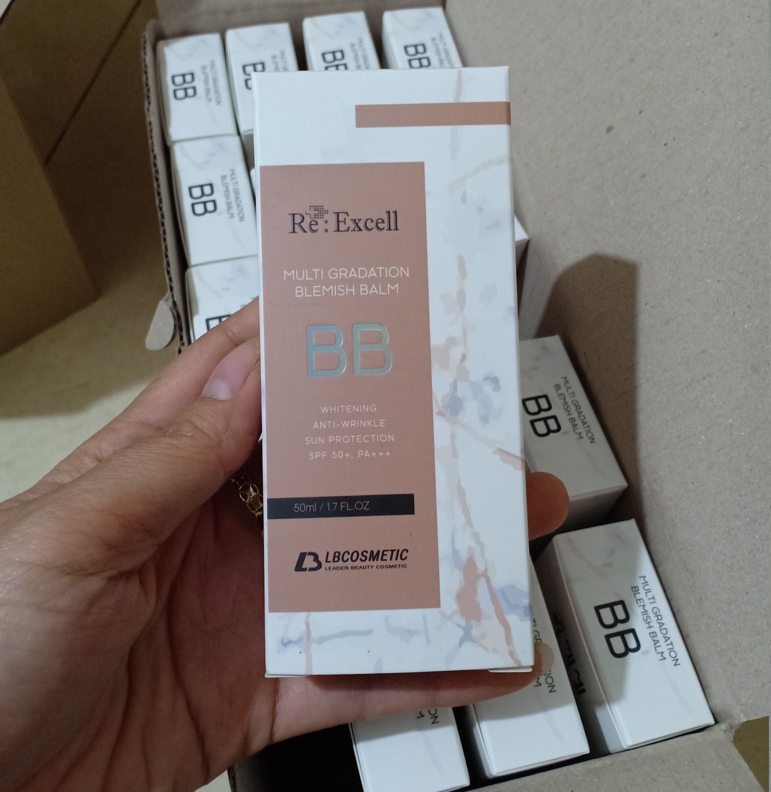 BBCream Re:Excell 4 in1 Hàn Quốc Multi Gradation Blemish Balm R&amp;B kem nền, kem lót trang điểm, che phủ khuyết điểm, chống nắng, bật tone da sáng mịn tự nhiên, không bí bết, không lộ vân kem, 50ml