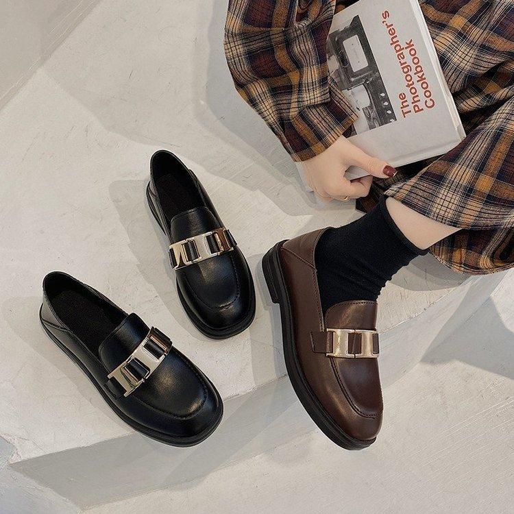 Giày lười đế phẳng khuy kim loại mang thường ngày