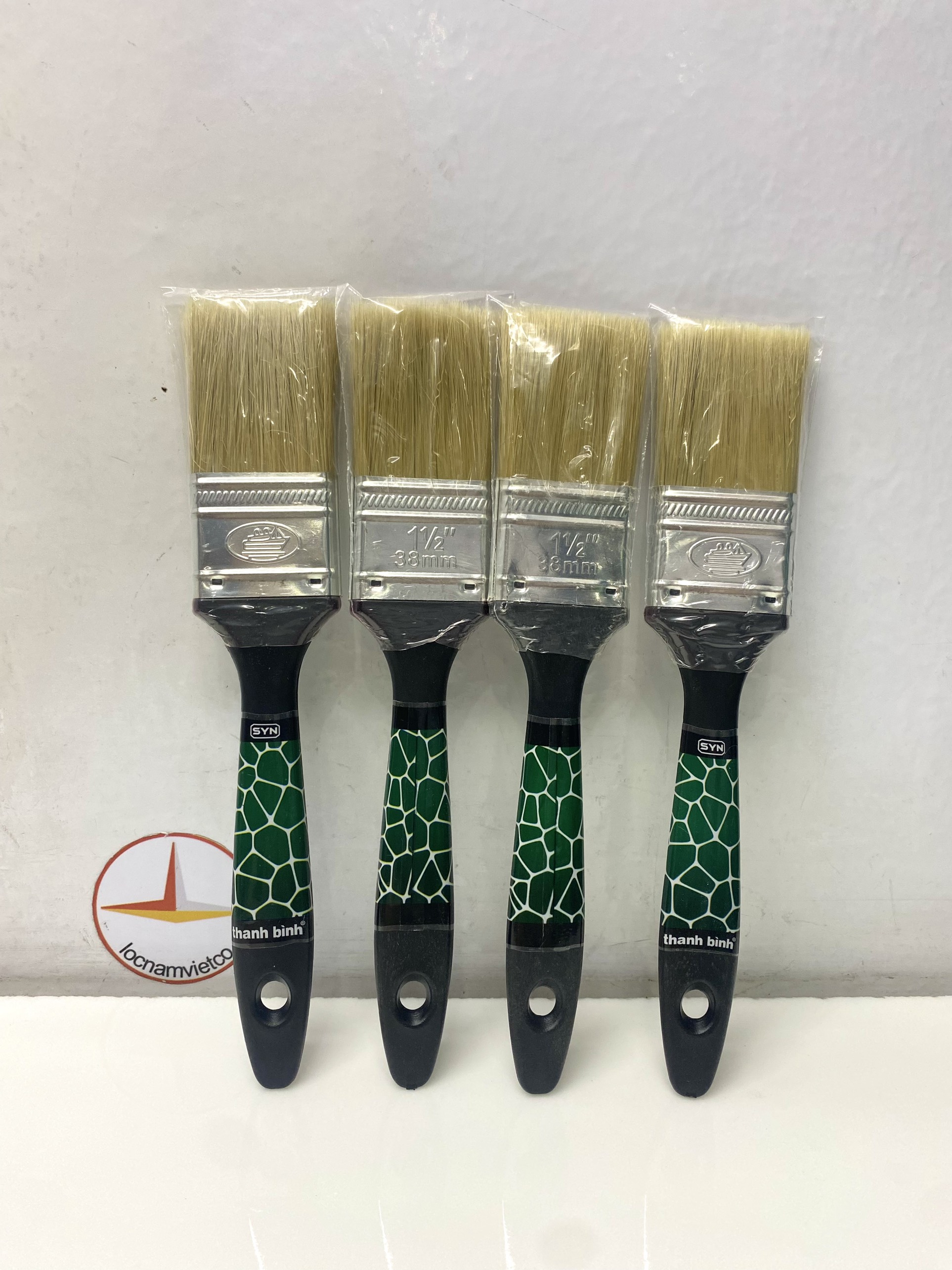 Cọ nhựa cán đen Syn Thanh Bình 1.5 in (3.81 cm) - LTDS2